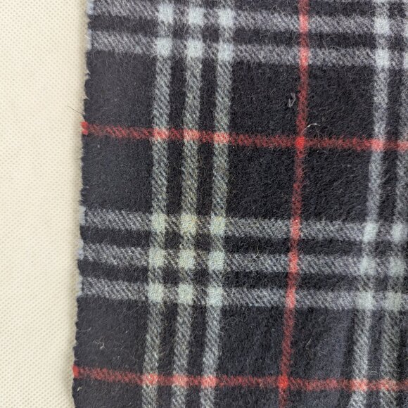 Burberry Unisex Winter Scarf Blue – 100% Lambswool Check – Used – Stylish Wrap. - Picture 4 of 8